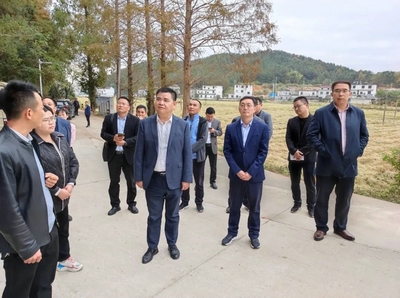 繁昌區(qū)來(lái)我縣開展縣域結(jié)對(duì)共建 共謀發(fā)展新篇，助力防腐產(chǎn)業(yè)升級(jí)